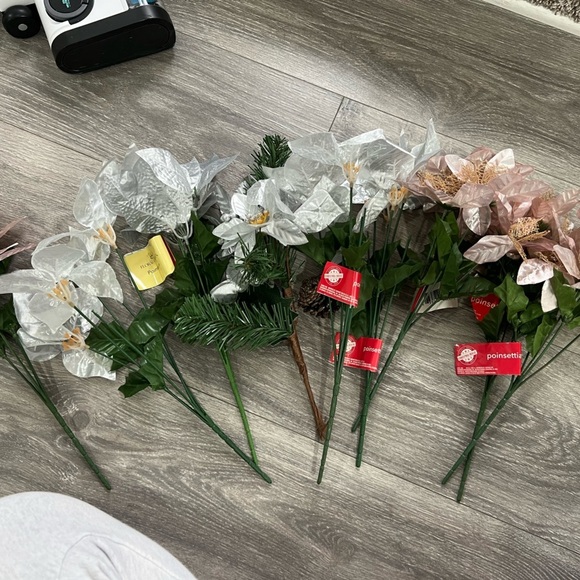 Fake Floral Pieces (9) - Picture 1 of 6